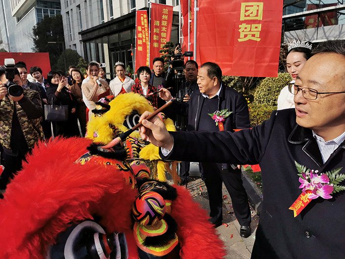 ������ ����� �����̡�������k8��������Ӯ��һ����������פ�Ϻ��ܲ��칫��¥��ʽ����